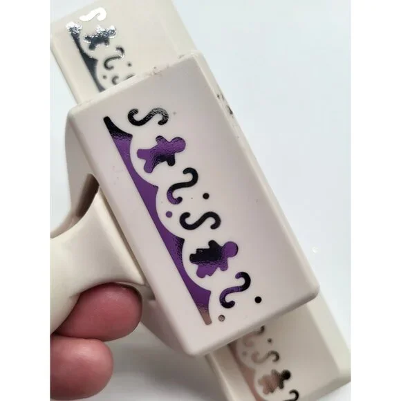 Martha Stewart Crafts GINGERBREAD MAN WOMAN Christmas Card Border Punch Confetti - Picture 4 of 5